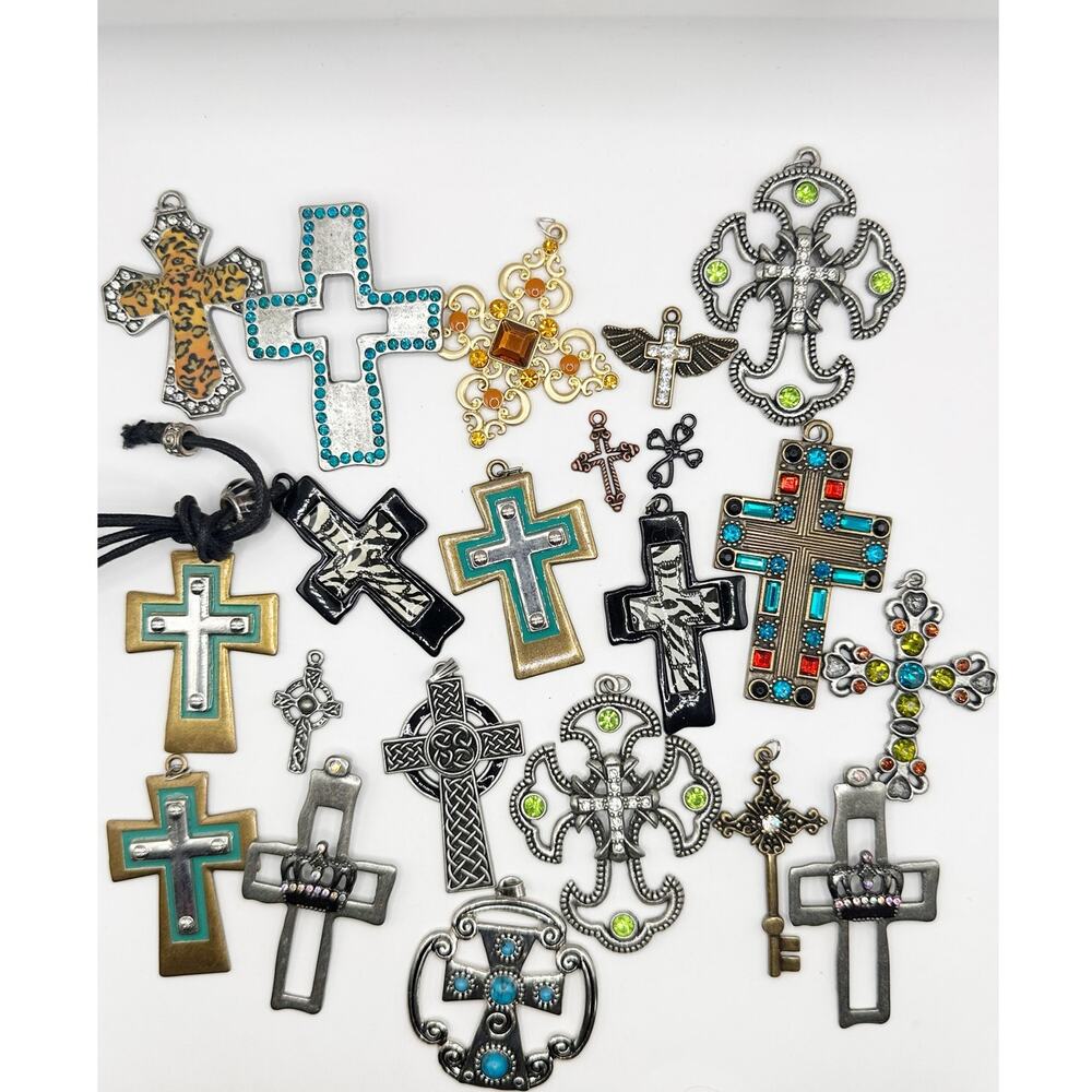 Cross Pendant Lot Arts Craft Set Jewelry Making Lot of 21 Western Religious